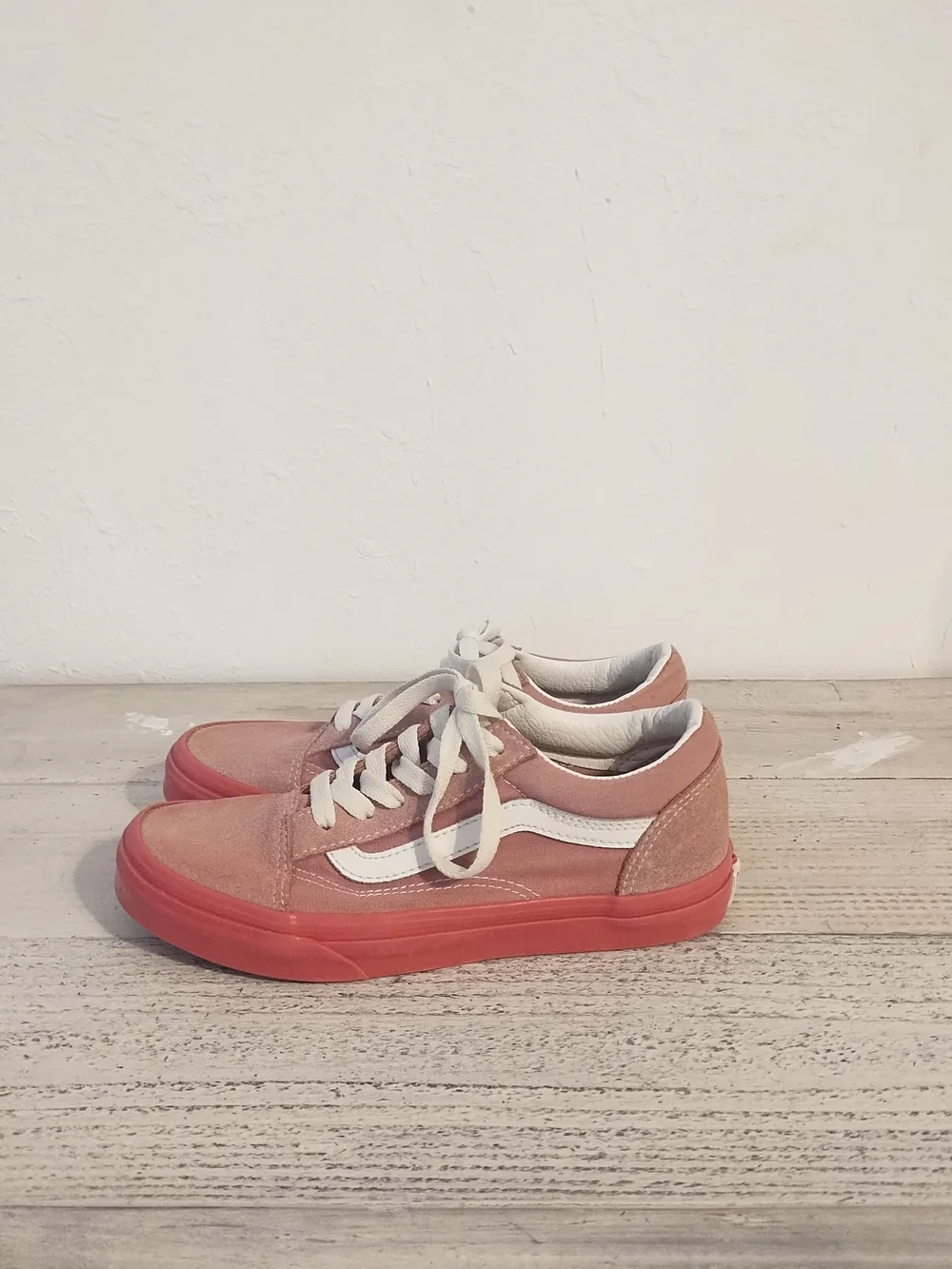 VANS Kids Old Skool Glossy Sidewall Trainers  Pink Size 3 usa/ 2.5 UK